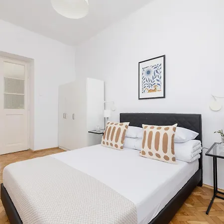 1-bedroom With Balcony - Dluga 65 克拉科夫