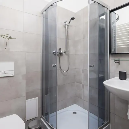 Smoky Pearl Ap-1Br With Balcony-Old Town *