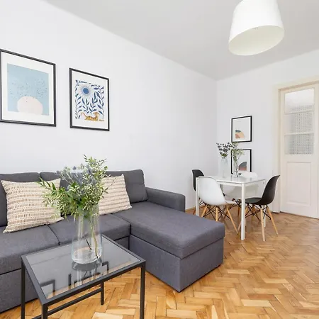 Smoky Pearl Ap-1Br With Balcony-Old Town